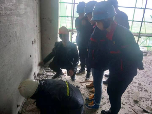 熊猫体育首页组织参观学习铜冠书香苑一期项目