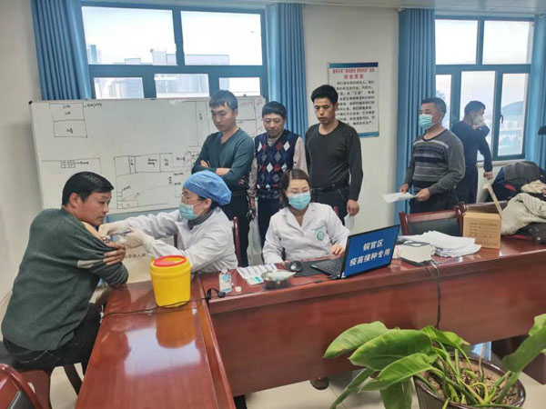 映湖社区到熊猫体育首页开展疫苗接种工作  