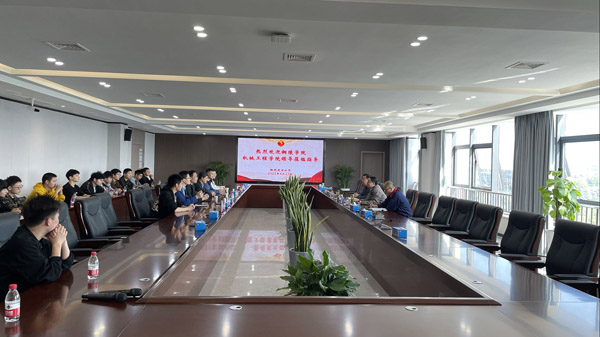 铜陵学院机械工程学院院长一行到熊猫体育首页参观交流