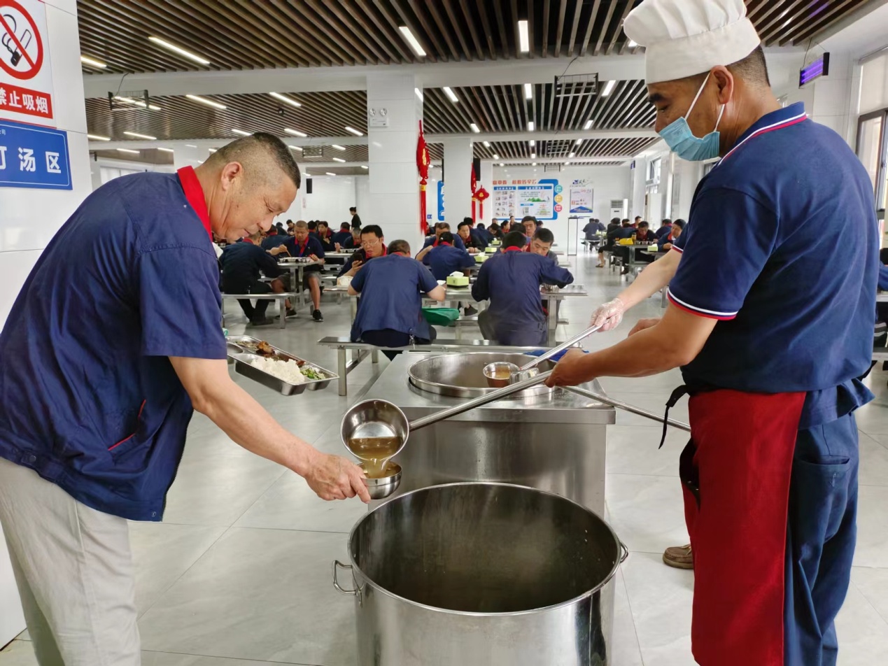 熊猫体育首页食堂积极参与防暑工作