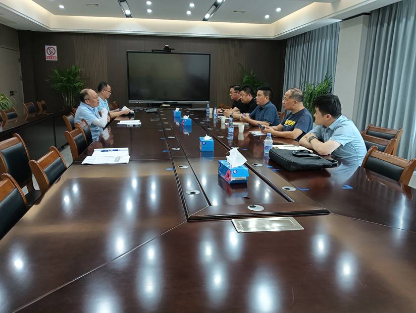市政府副秘书长到熊猫体育首页调研