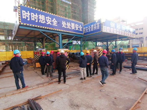 熊猫体育首页高管带队观摩标准化工地
