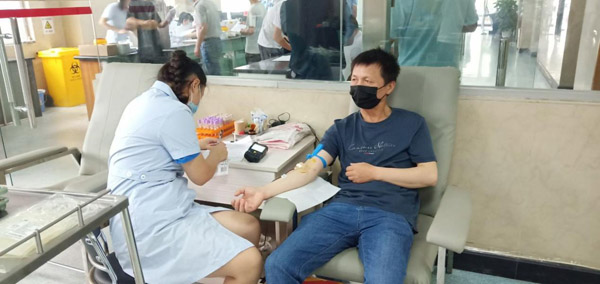 熊猫体育首页积极响应应急献血  